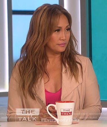 Carrie’s beige leather moto jacket on The Talk