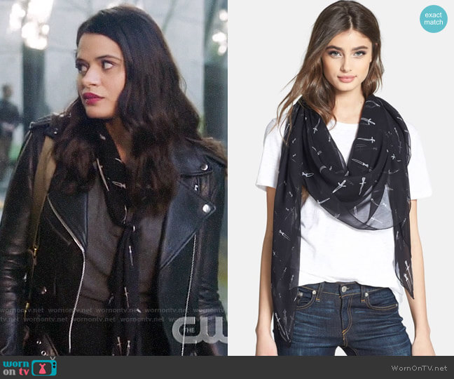 Rag & Bone Classic Dagger Scarf in Black worn by Mel Vera (Melonie Diaz) on Charmed