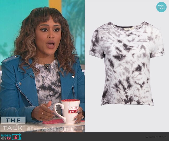 Shira Roll Sleeve Tee by Alice + Olivia worn by Eve on The Talk