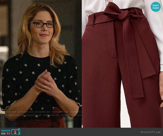 Aritzia Wilfred Jallande Pants worn by Felicity Smoak (Emily Bett Rickards) on Arrow