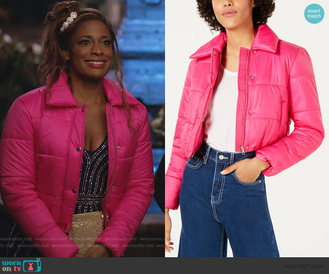 Cropped Puffer Jacket by Bar lll worn by Poppy (Kimrie Lewis) on Single Parents