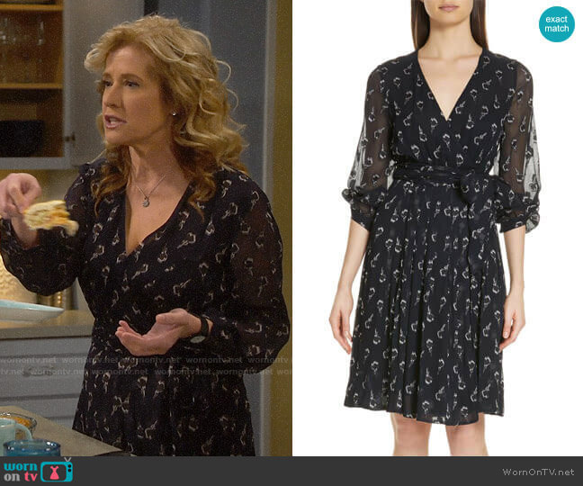 WornOnTV: Vanessa’s navy printed wrap dress on Last Man Standing ...