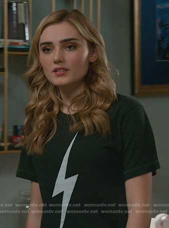 Taylor’s black bolt print tee on American Housewife