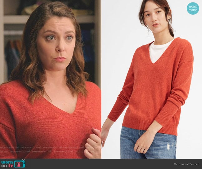 The Cashmere Oversized V-Neck by Everlane worn by Rebecca Bunch (Rachel Bloom) on Crazy Ex-Girlfriend