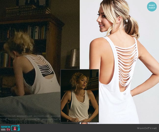 Forever 21 Active Ladder-Cutout Tank worn by Jenna Cameron (Riley Voelkel) on Roswell New Mexico