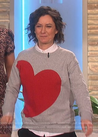 Sara’s gray heart sweatshirt on The Talk