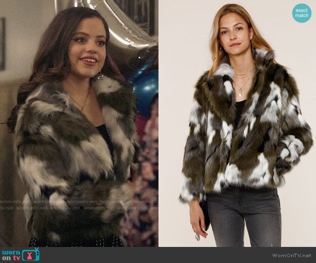 Heartloom Aria Coat worn by Maggie Vera (Sarah Jeffery) on Charmed