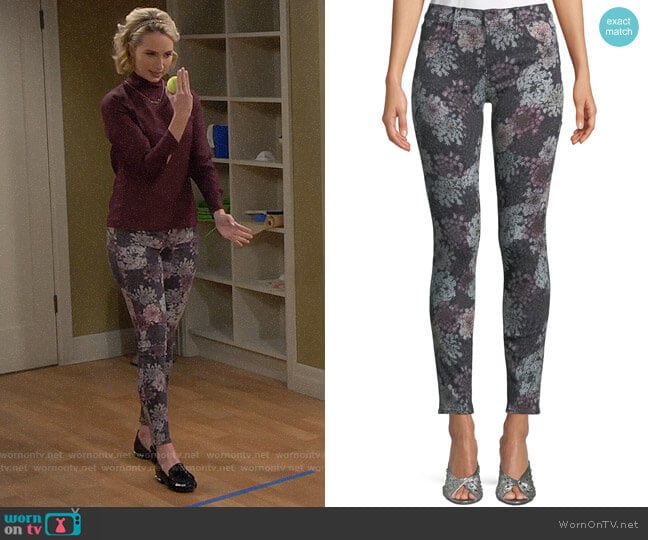 J Brand 620 Super Skinny Jeans in Queen Anne's Lace worn by Kristin Baxter (Amanda Fuller) on Last Man Standing