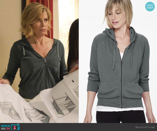 James Perse Vintage Fleece Hoodie worn by Claire Dunphy (Julie Bowen) on Modern Family