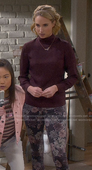 Mandy’s purple top and floral jeans on Last Man Standing