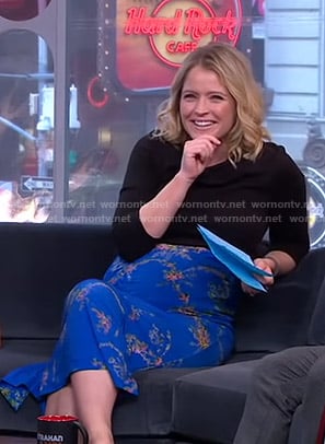 Sara’s blue floral ruched skirt on GMA Strahan And Sara