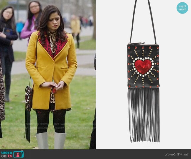 Topshop Leather Loveheart Cross Body Bag worn by Mel Vera (Melonie Diaz) on Charmed