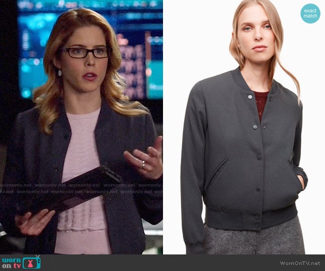 Aritzia Wilfred Poussin Bomber worn by Felicity Smoak (Emily Bett Rickards) on Arrow