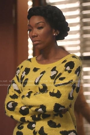 Cassie's yellow leopard sweater on Star