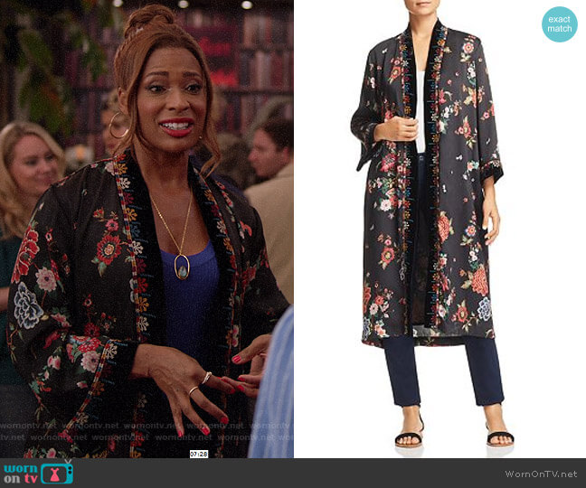 WornOnTV: Poppy’s black floral embroidered kimono on Single Parents ...