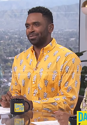 Justin’s yellow printed shirt on E! News Daily Pop