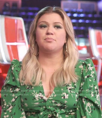 Kelly Clarkson’s green floral v-neck dress on The Voice