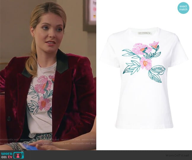 Iven T-shirt by Mary Katrantzou worn by Sutton (Meghann Fahy) on The Bold Type