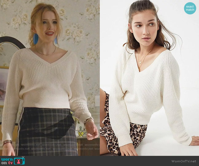 Cozy Chenille V-Neck Sweater by Urban Outfitters worn by Kirby Anders (Maddison Brown) on Dynasty