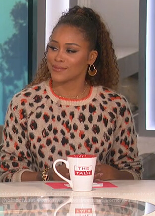 Eve’s leopard sweater on The Talk