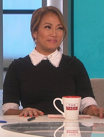 Carrie’s black contrast dress on The Talk