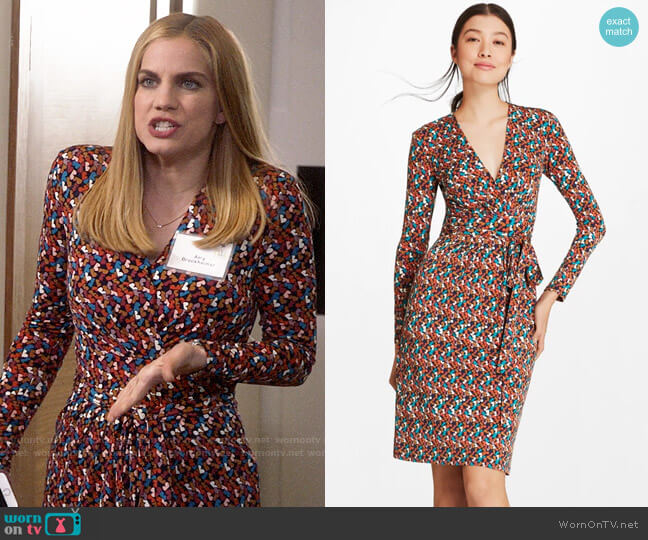 Brooks Brothers B Print Jersey Faux Wrap Dress worn by Amy Brookheimer (Anna Chlumsky) on Veep