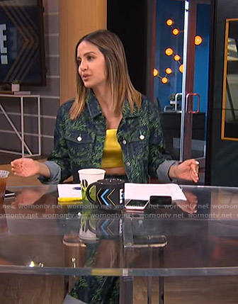 Erin’s blue and green animal print jacket and jeans on Live from E!