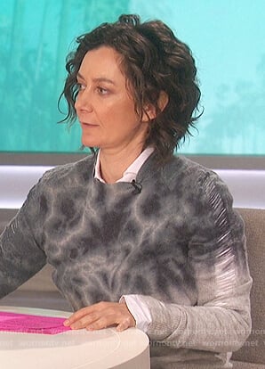 Sara's distressed tie dyed sweater on The Talk