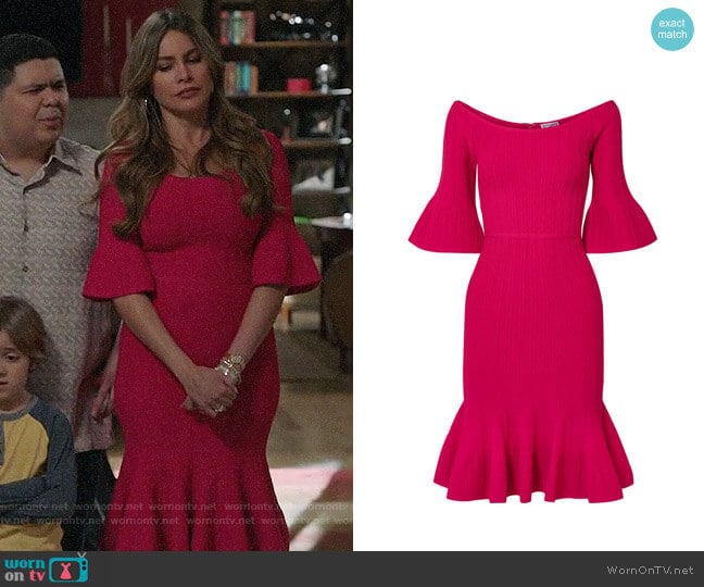 Herve Leger Fluted off-the-shoulder textured stretch-knit dress worn by  Gloria Pritchett (Sofia Vergara) on Modern Family