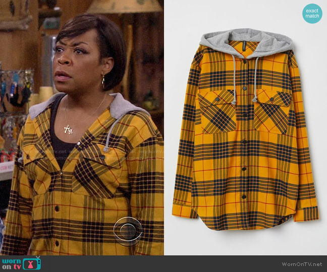 H&M Hooded Shirt in Yellow Black Plaid worn by Tina Butler (Tichina Arnold) on The Neighborhood