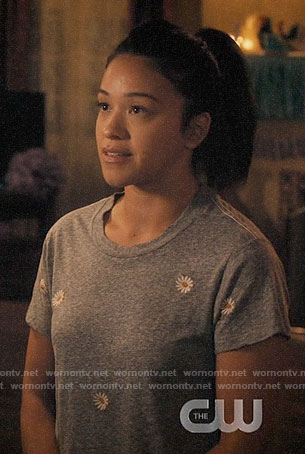 Jane’s grey embroidered daisy tee on Jane the Virgin