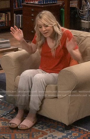 Penny’s embroidered sweatpants and pink slide sandals on The Big Bang Theory