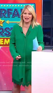 Sara’s green tie neck dress on GMA Strahan And Sara