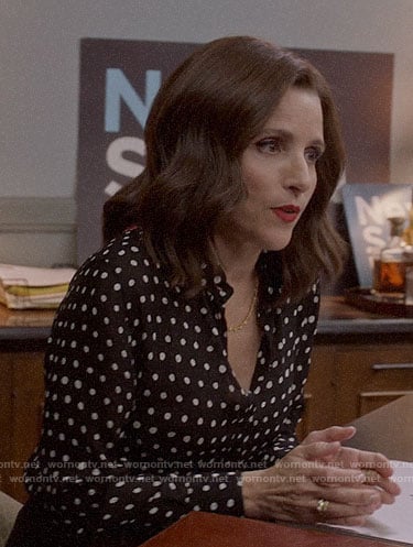 Selina’s polka dot shirt and heels on Veep