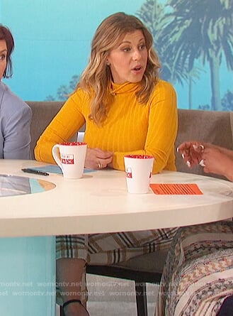 Jodie Sweetin’s white plaid pants on The Talk