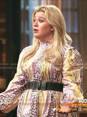 Kelly Clarkson’s pink and yellow leopard print dress on The Voice