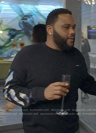Andre’s black sweatshirt with striped sleeves on Black-ish