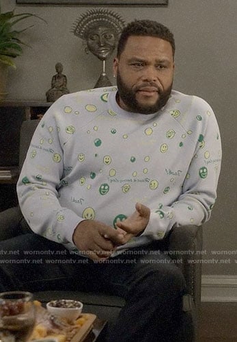 Andre's emoji sweater on Black-ish