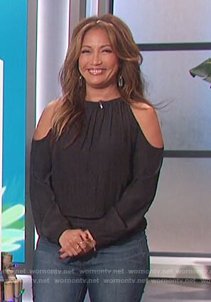 Carrie’s black cold shoulder smocked top on The Talk