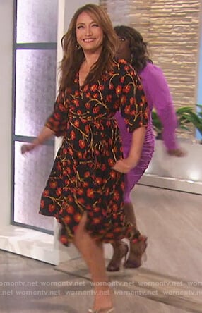 Carrie’s black floral wrap dress on The Talk