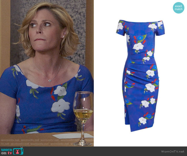 Chiara Boni La Petite Robe Devis Dress worn by Claire Dunphy (Julie Bowen) on Modern Family