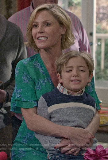 Claire’s green floral dress with ruffle sleeves on Modern Family