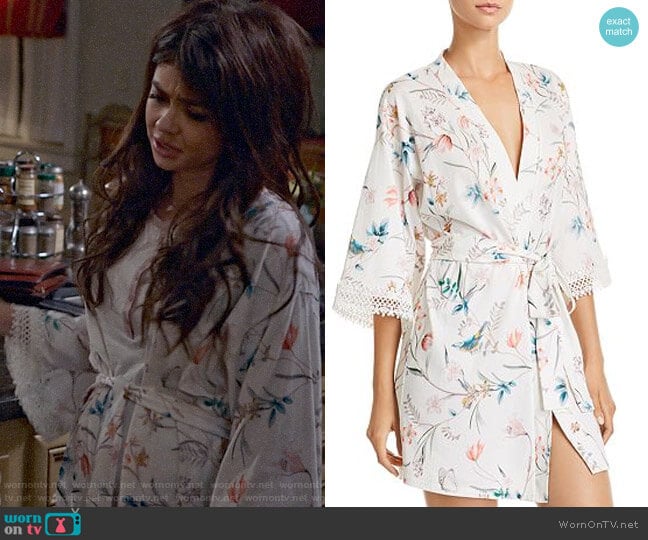 Flora Nikrooz Irene Floral Knit Cover-Up Robe worn by Haley Dunphy (Sarah Hyland) on Modern Family