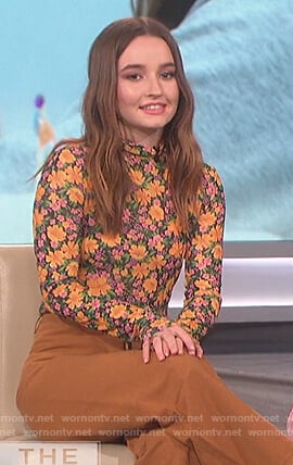 Kaitlyn Dever’s floral turtleneck top on The Talk