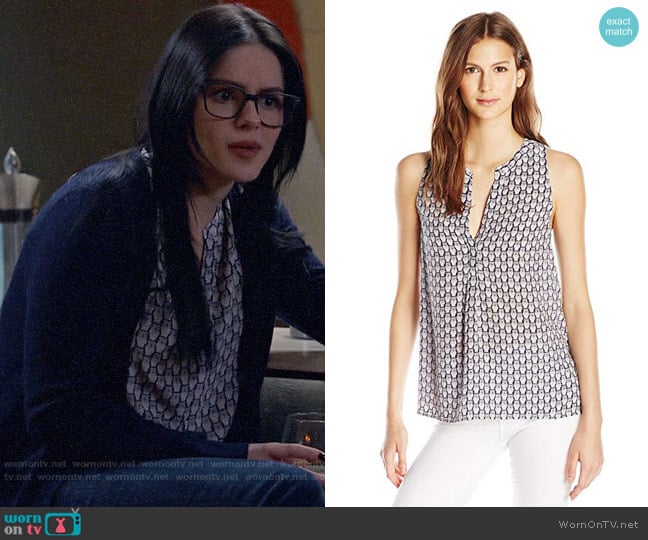 Joie Aruna Owl Print Top worn by Alex Dunphy (Ariel Winter) on Modern Family