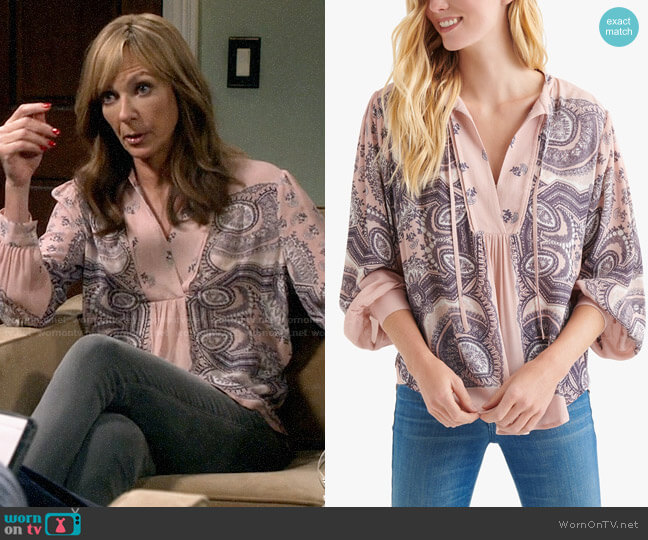 Lucky Brand Printed Tie-Neck Blouson Top worn by Bonnie Plunkett (Allison Janney) on Mom