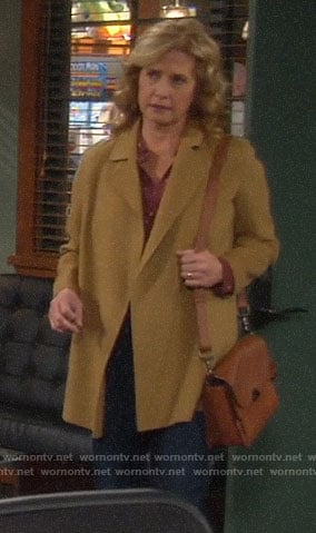 Vanessa’s short camel coat on Last Man Standing