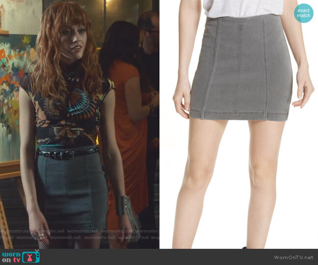 Clary’s grey skirt on Shadowhunters