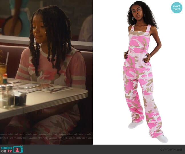 Striped-Sleeve Cropped Tee by Alternative worn by Skylar Forster (Halle Bailey) on Grown-ish