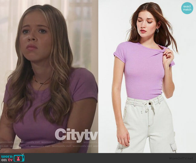 The Baby Tee in Purple by Urban Outfitters worn by Samantha Hughes (Holly Barrett) on Life in Pieces